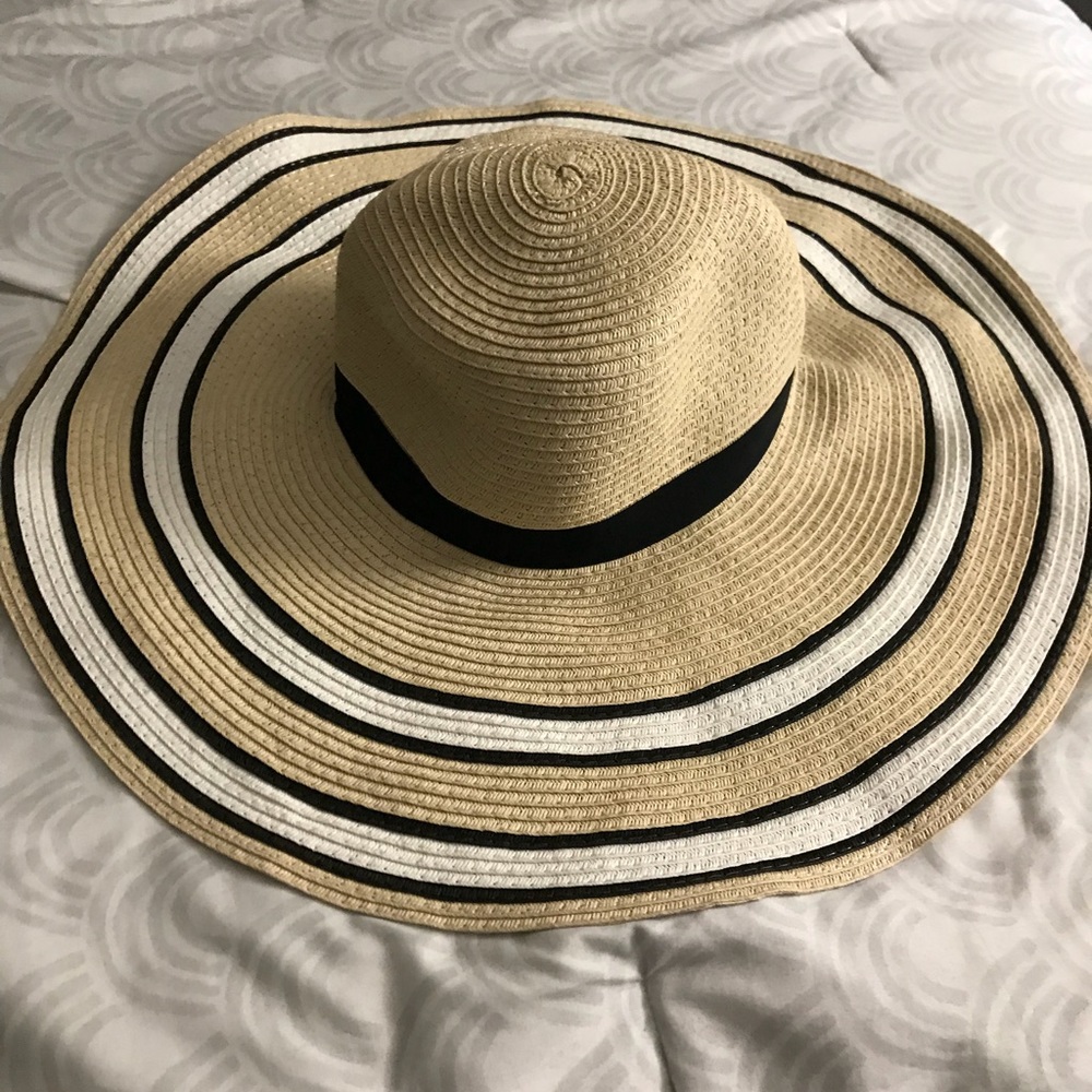 Wide brim floppy beach hat
